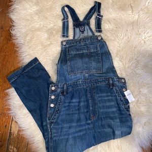 NWT Gap overalls size Medium!! Perfect for summer!